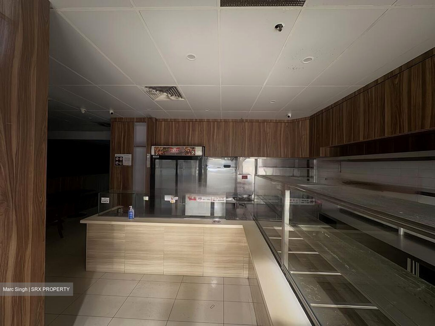 Lucky Plaza (D9), Retail #472990881